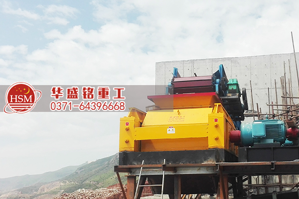 外貿(mào)訂單再創(chuàng)佳績,輥式破碎機(jī)出口國外。